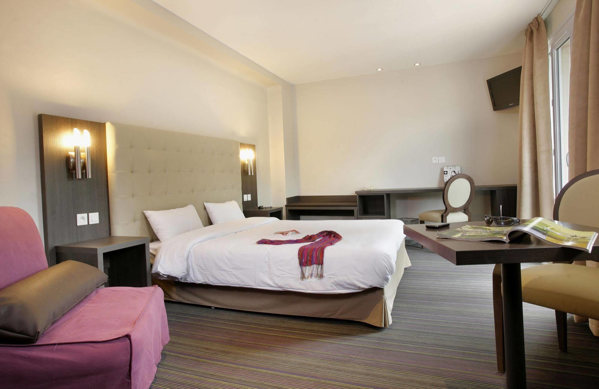 Hotel The Originals Perpignan Sud Le Grillon D'Or 르불루 외부 사진