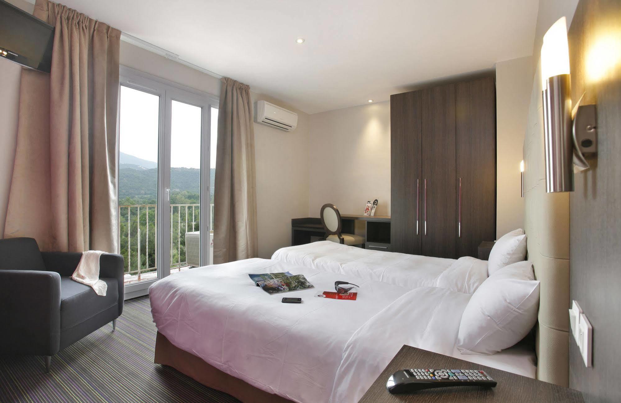 Hotel The Originals Perpignan Sud Le Grillon D'Or 르불루 외부 사진