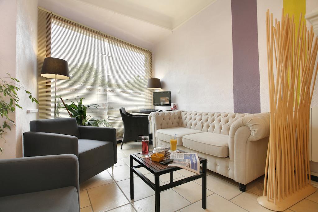 Hotel The Originals Perpignan Sud Le Grillon D'Or 르불루 외부 사진